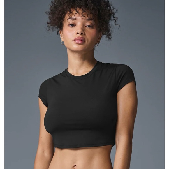 ALO Yoga Alosoft Crop Black Short Sleeve Crop Top - Picture 3 of 3